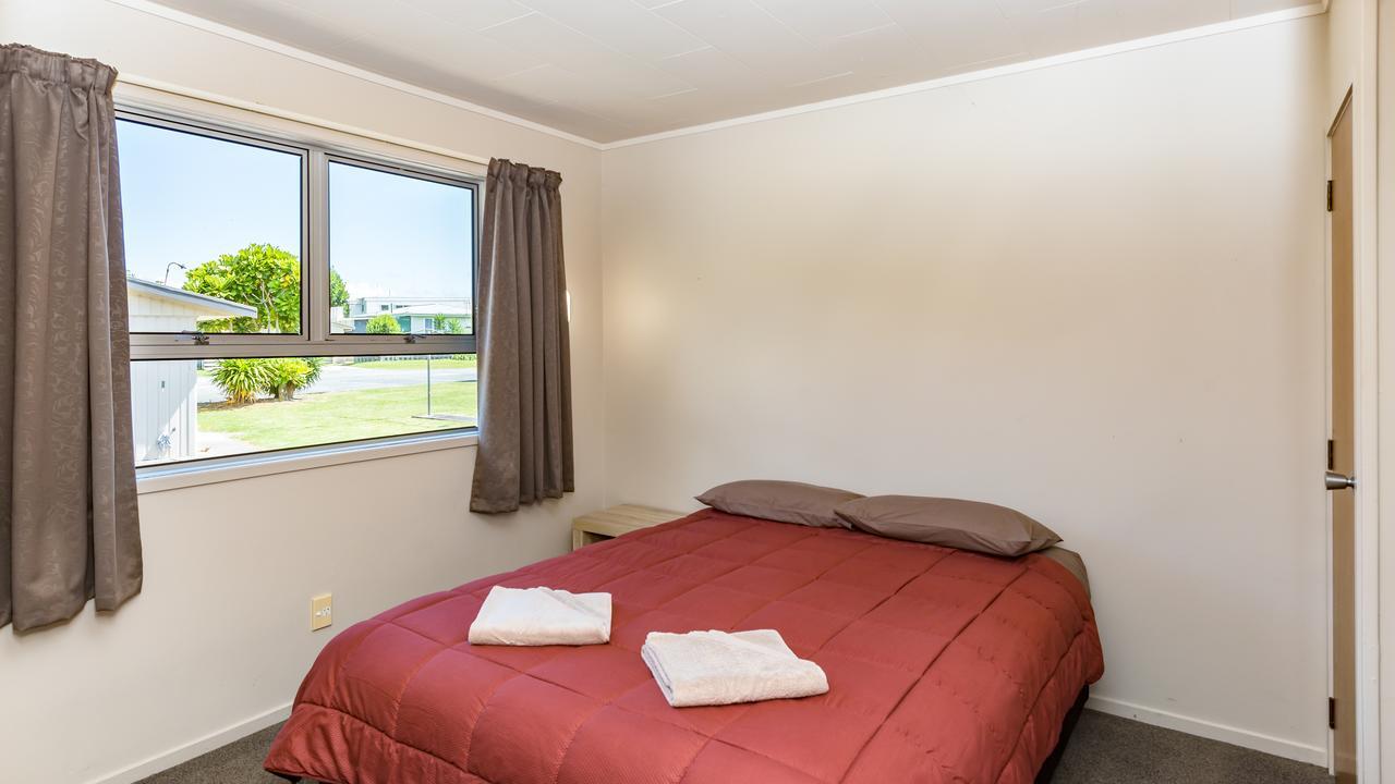 Waitangi Beach Units Exterior photo